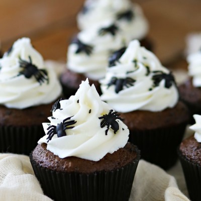 Creepy Halloween Spider Cupcakes - Yummi Haus