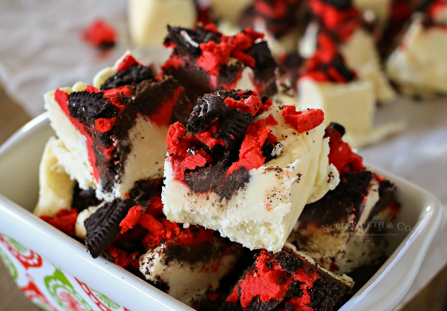 Holiday Oreo Fudge Recipe - Yummi Haus