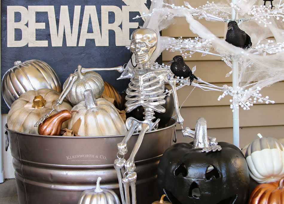 Glamorous Halloween Decorations: Elevate Your Spooktacular Experience