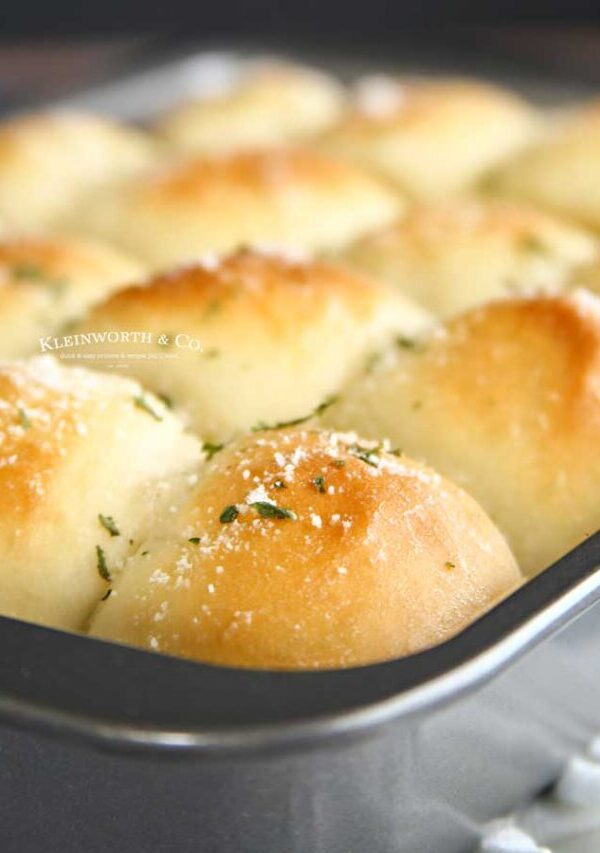 30-Minute Garlic Parmesan Dinner Rolls for the holidays