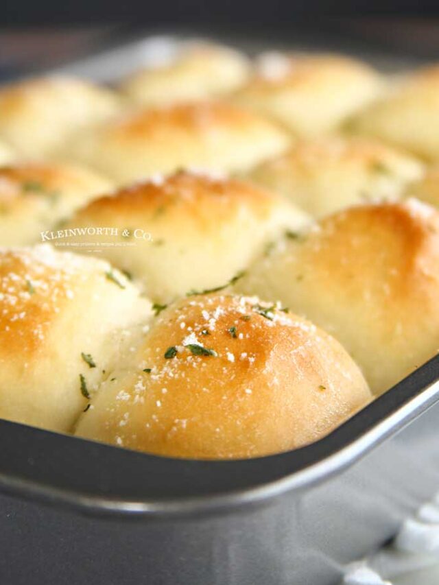 30 Minute Garlic Parmesan Dinner Rolls Recipe