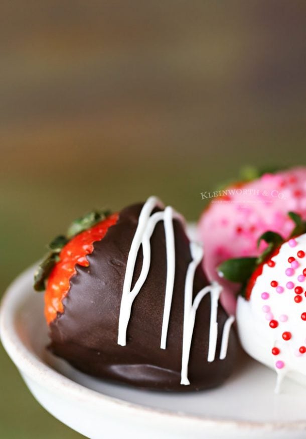 Easy Chocolate Covered Strawberries - Kleinworth & Co