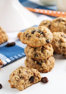 Applesauce Oatmeal Cookies - Yummi Haus