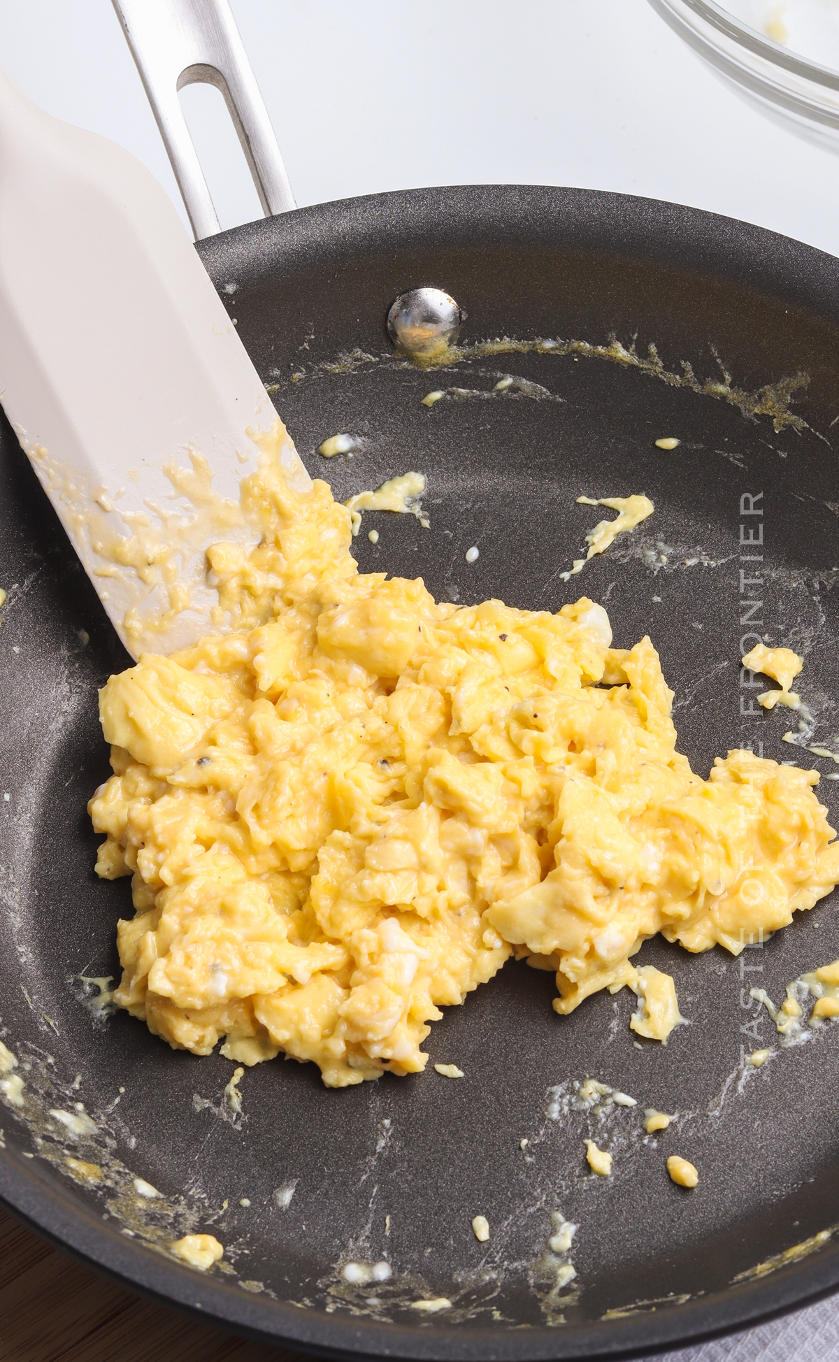 How To Cook Scrambled Eggs in Cast Iron (The RIGHT Way)