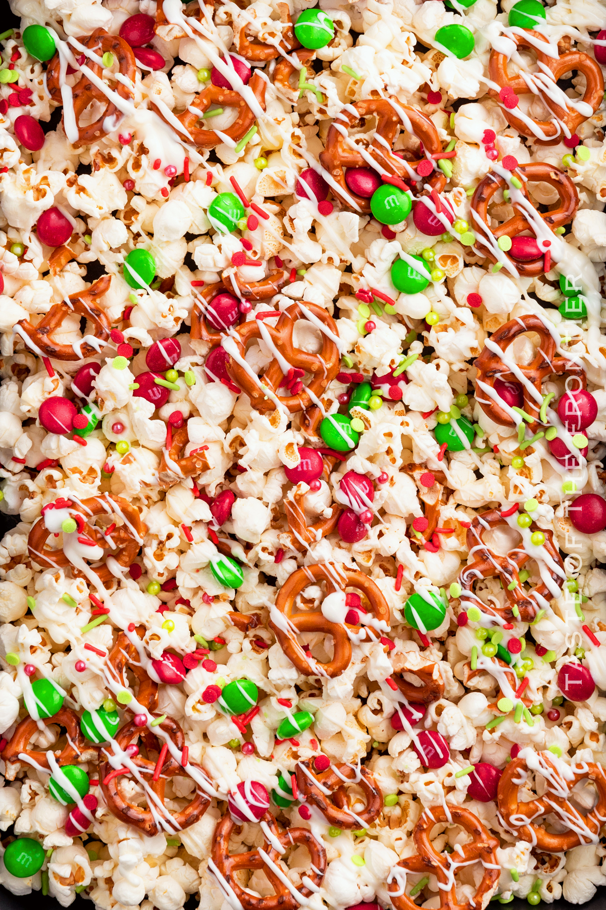 Grinch Popcorn - Cooking with Curls