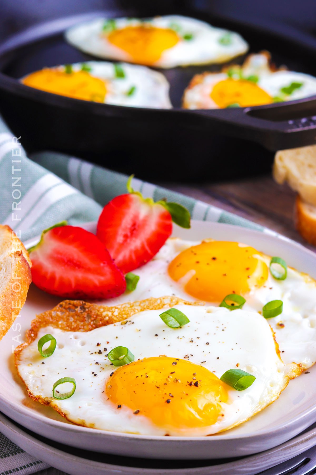 https://www.kleinworthco.com/wp-content/uploads/2023/02/Perfect-Fried-Eggs-Recipe.jpg