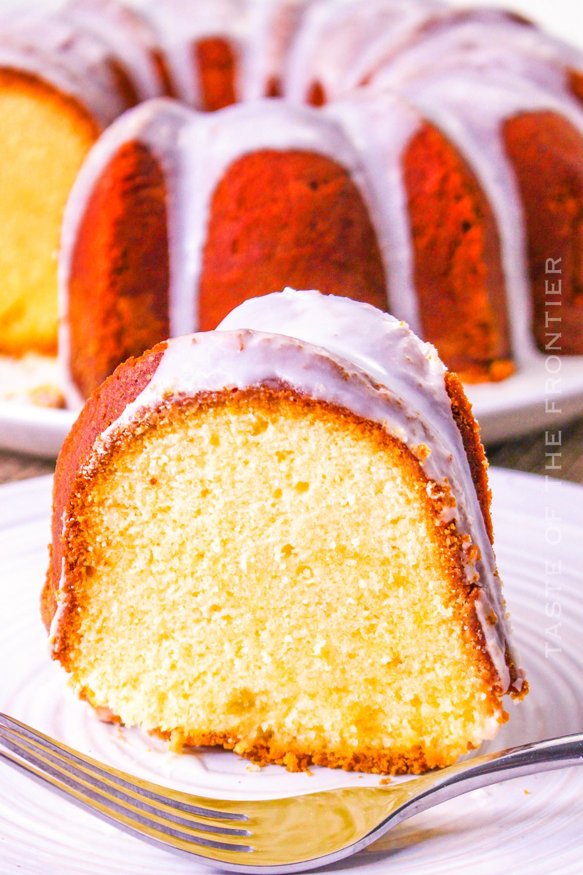 Easy 7UP Pound Cake Recipe | Cookies and Cups