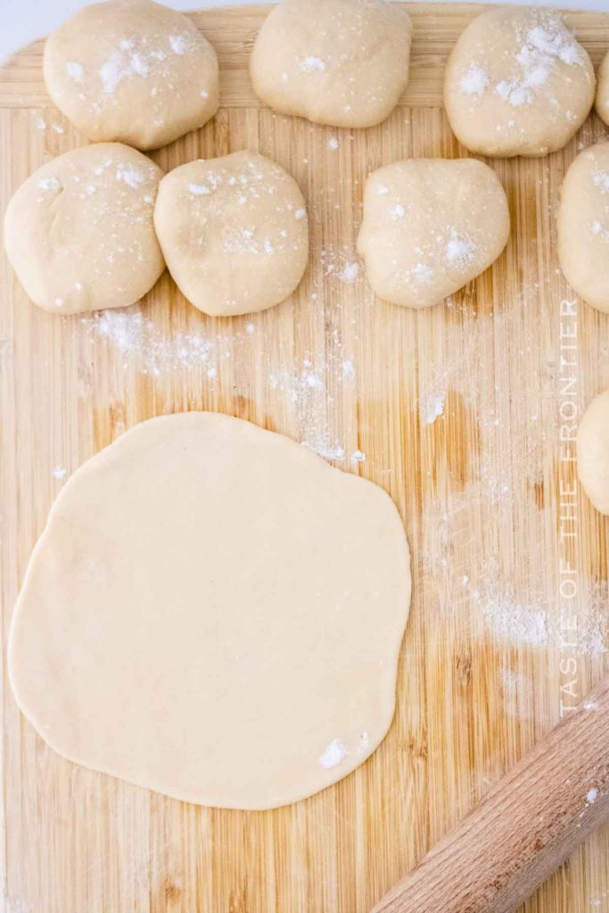 Easy Homemade Flour Tortillas - SO SOFT - Ready in 30 min. - Taste of ...