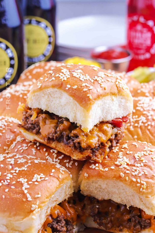 Cheeseburger Sliders With Hawaiian Rolls - Yummi Haus