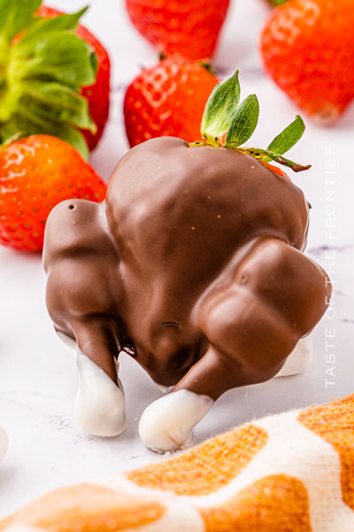 https://www.kleinworthco.com/wp-content/uploads/2023/10/Chocolate-Covered-Strawberry-Turkeys-600.jpg