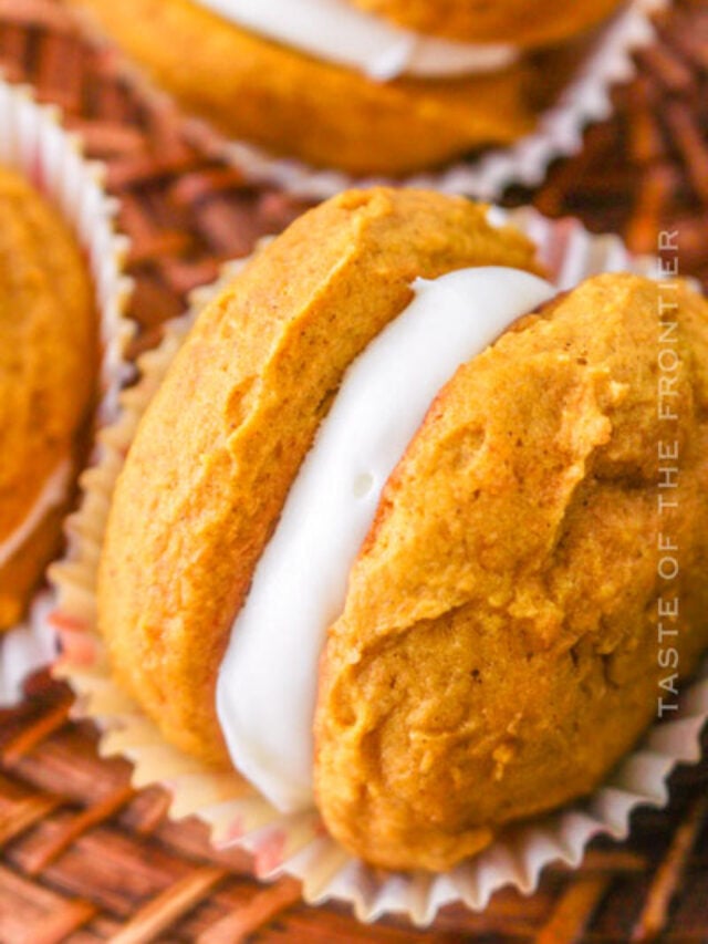 30 Minute Pumpkin Whoopie Pies