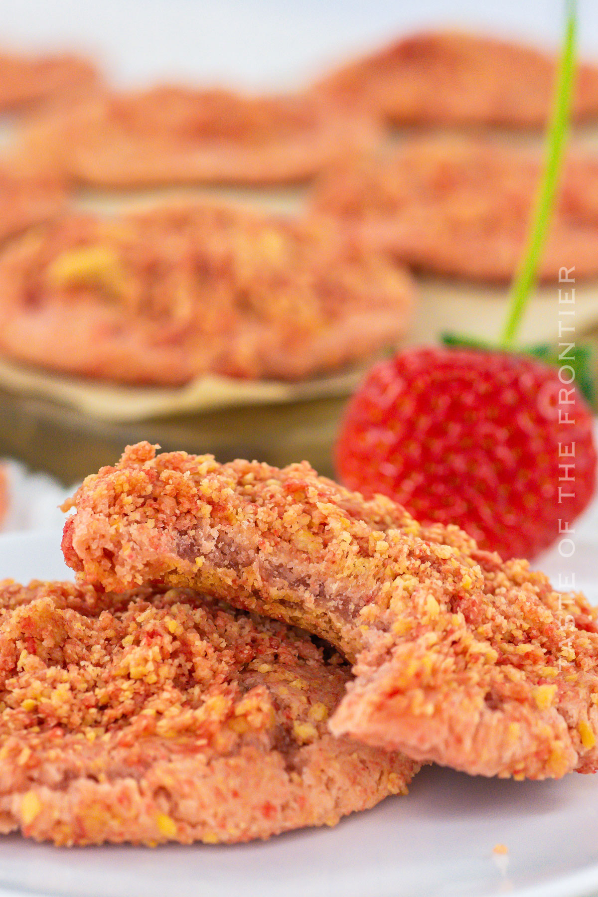 strawberry and golden Oreo dessert