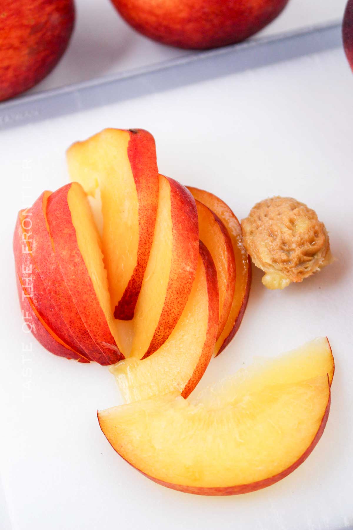 slicing peaches