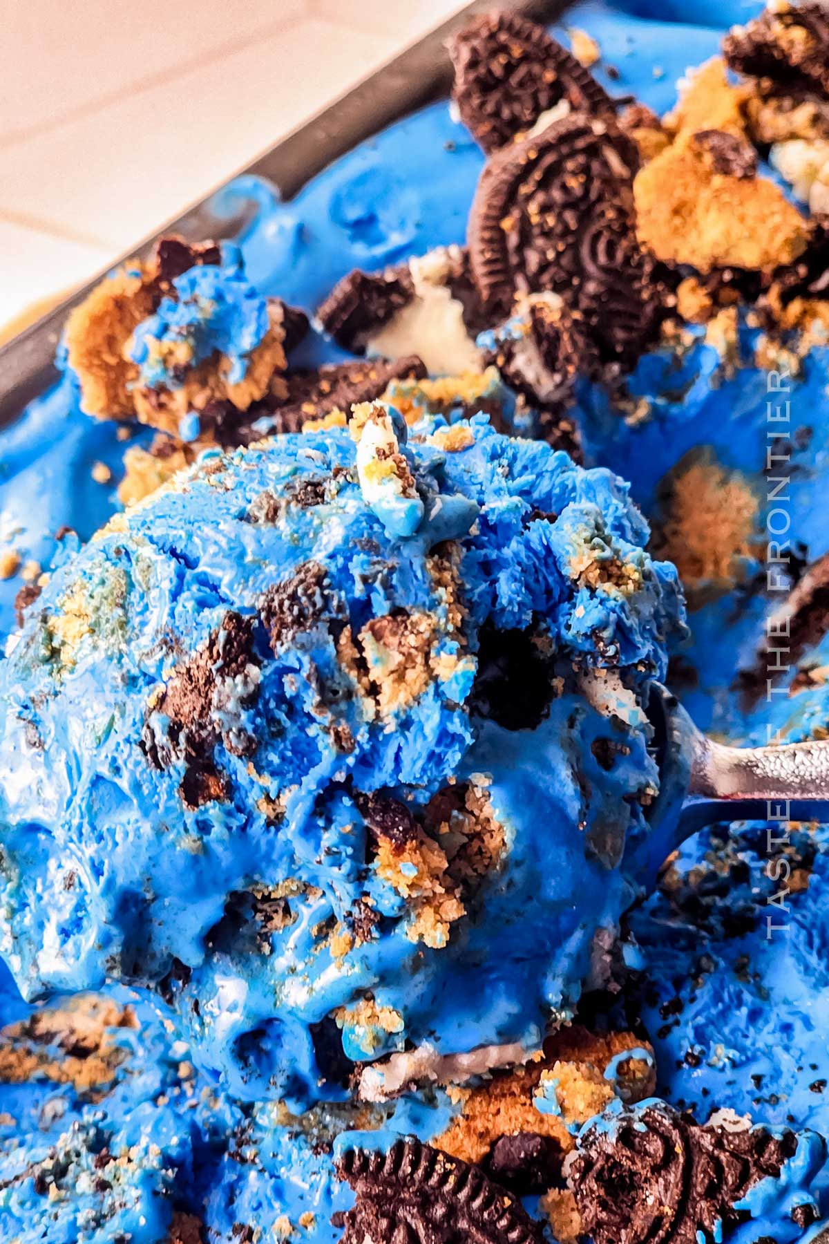 frozen dessert with cookies