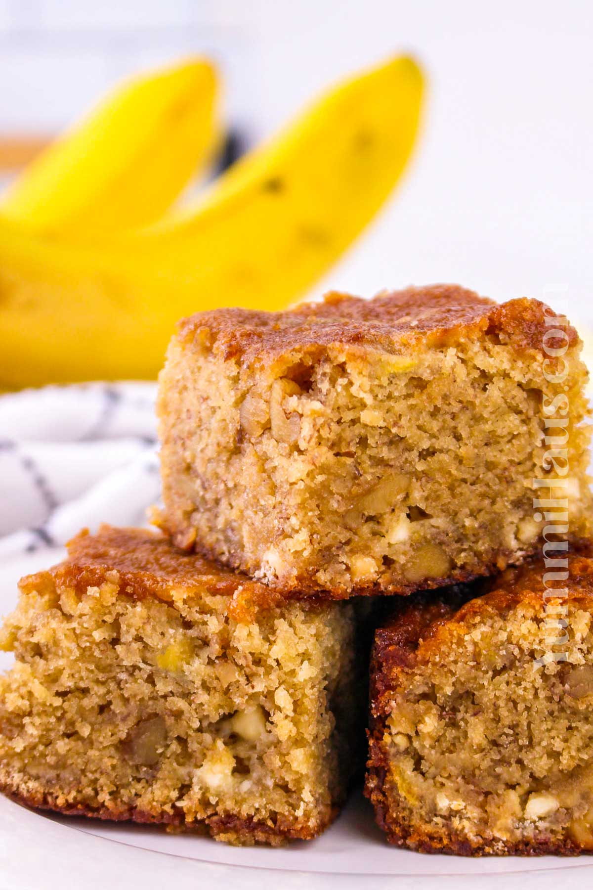 dessert bars made with bananas