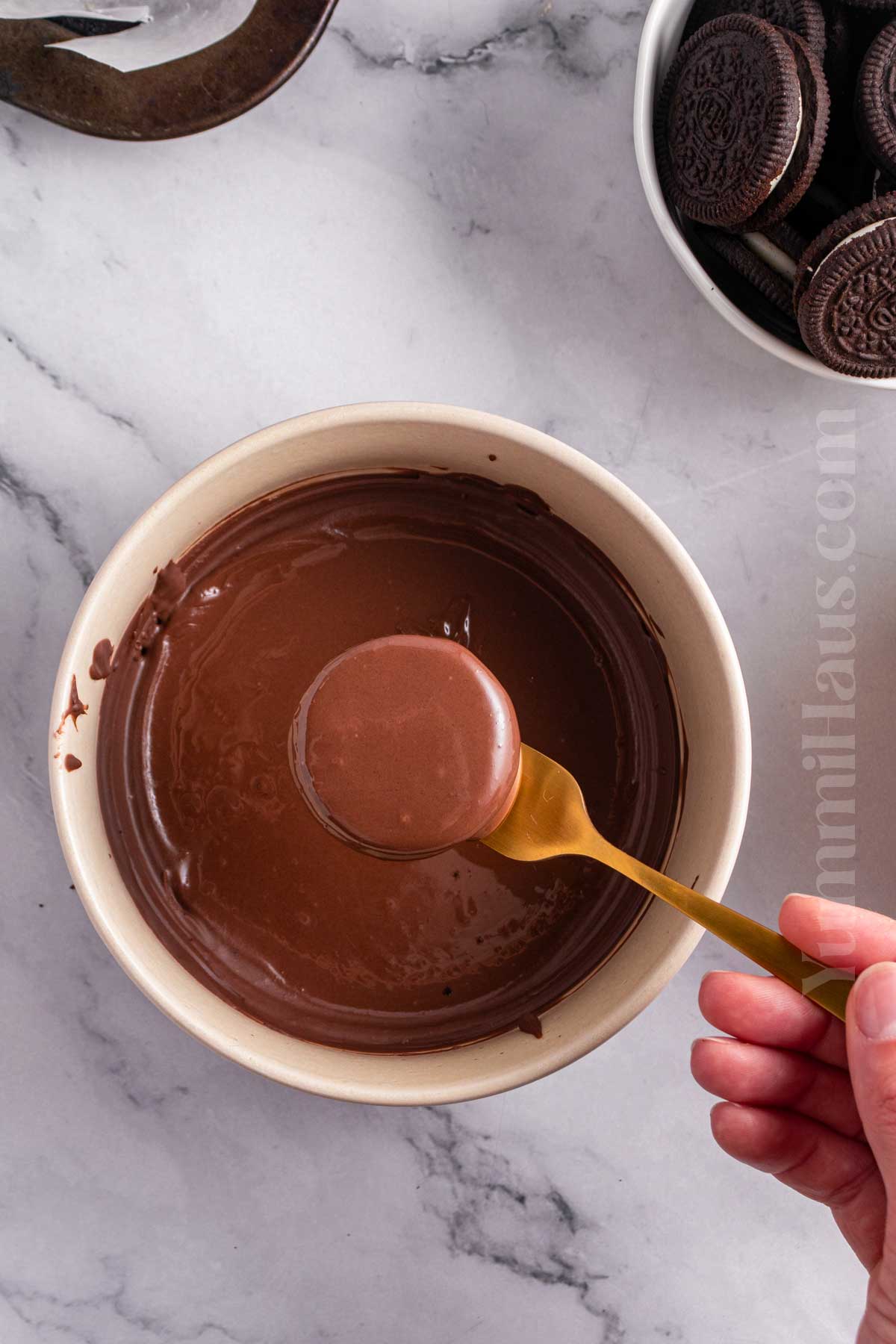 chocolate coating on oreo cookies