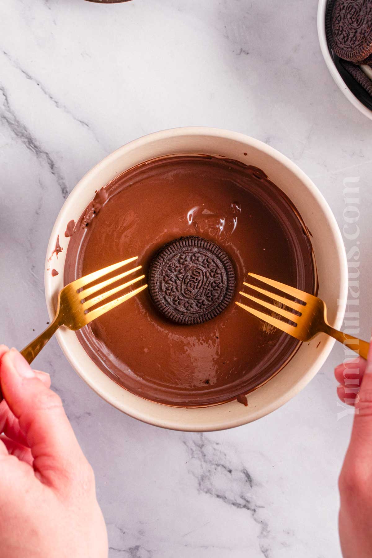 how to make Chocolate Dipped Oreos