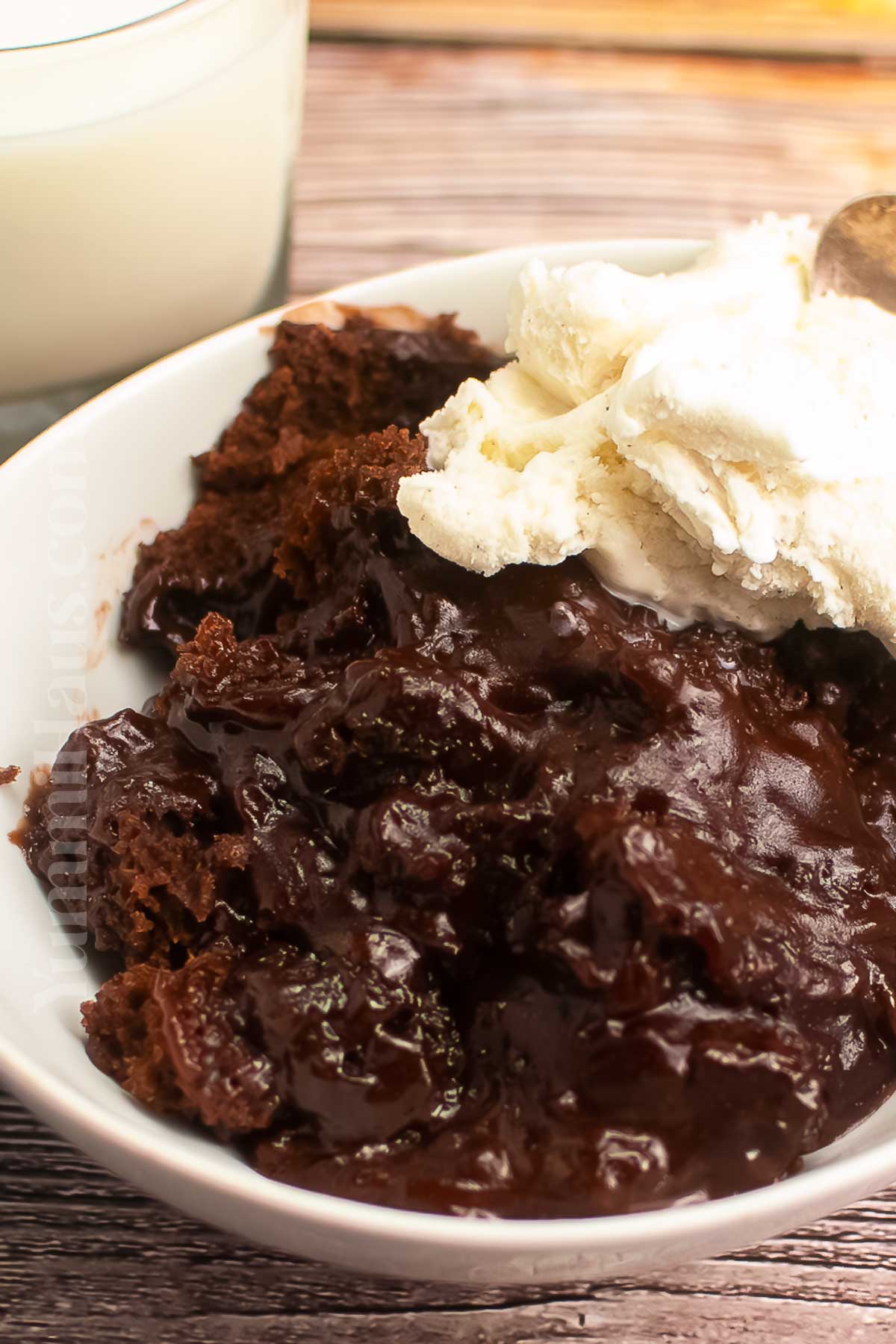 slow cooker cake with ice cream