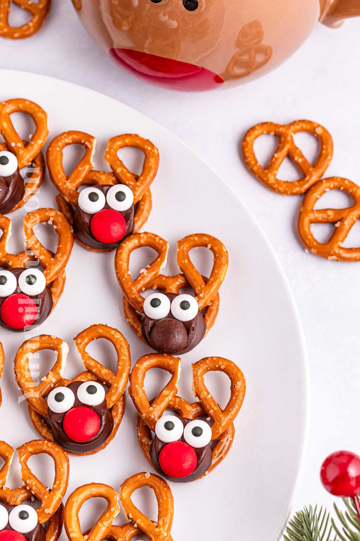 holiday pretzel treats