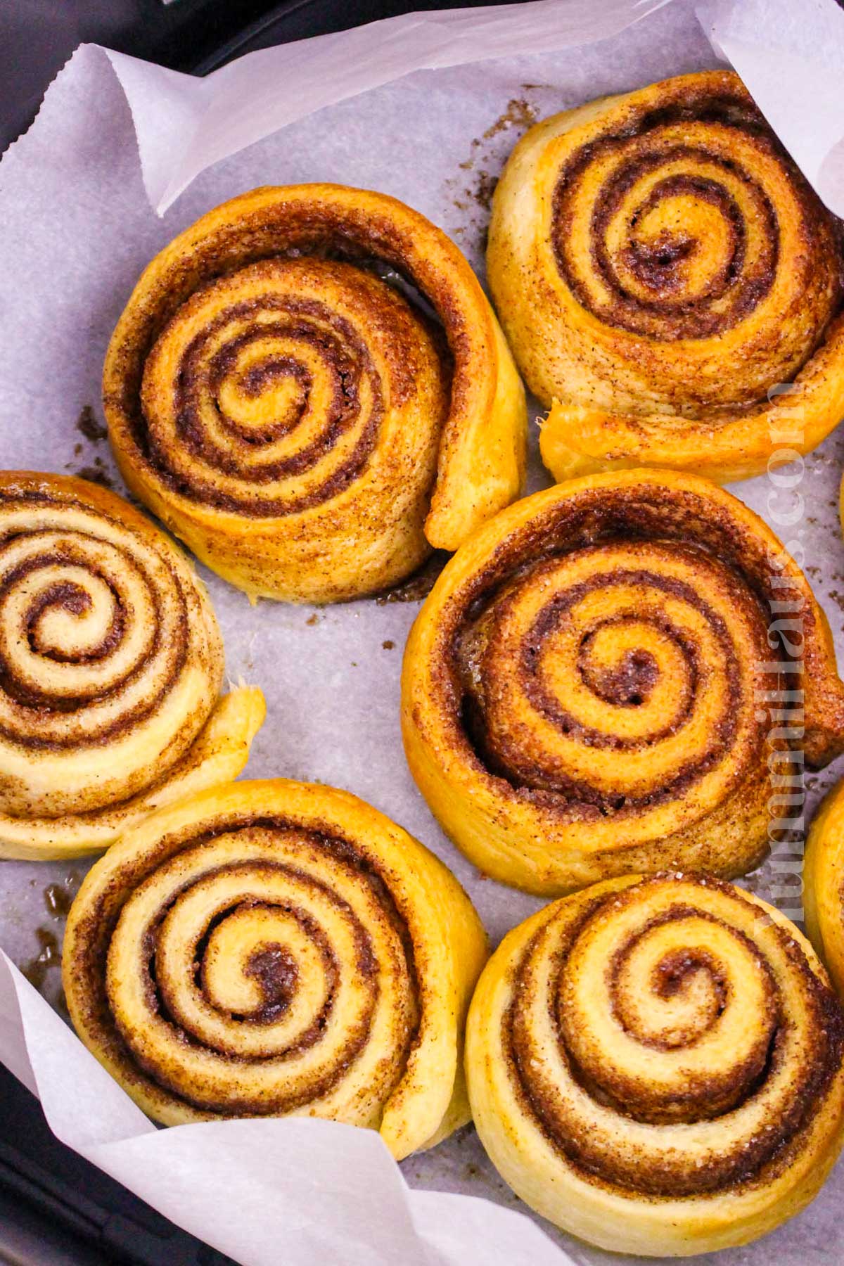 how to make Cinnamon Rolls in Air Fryer