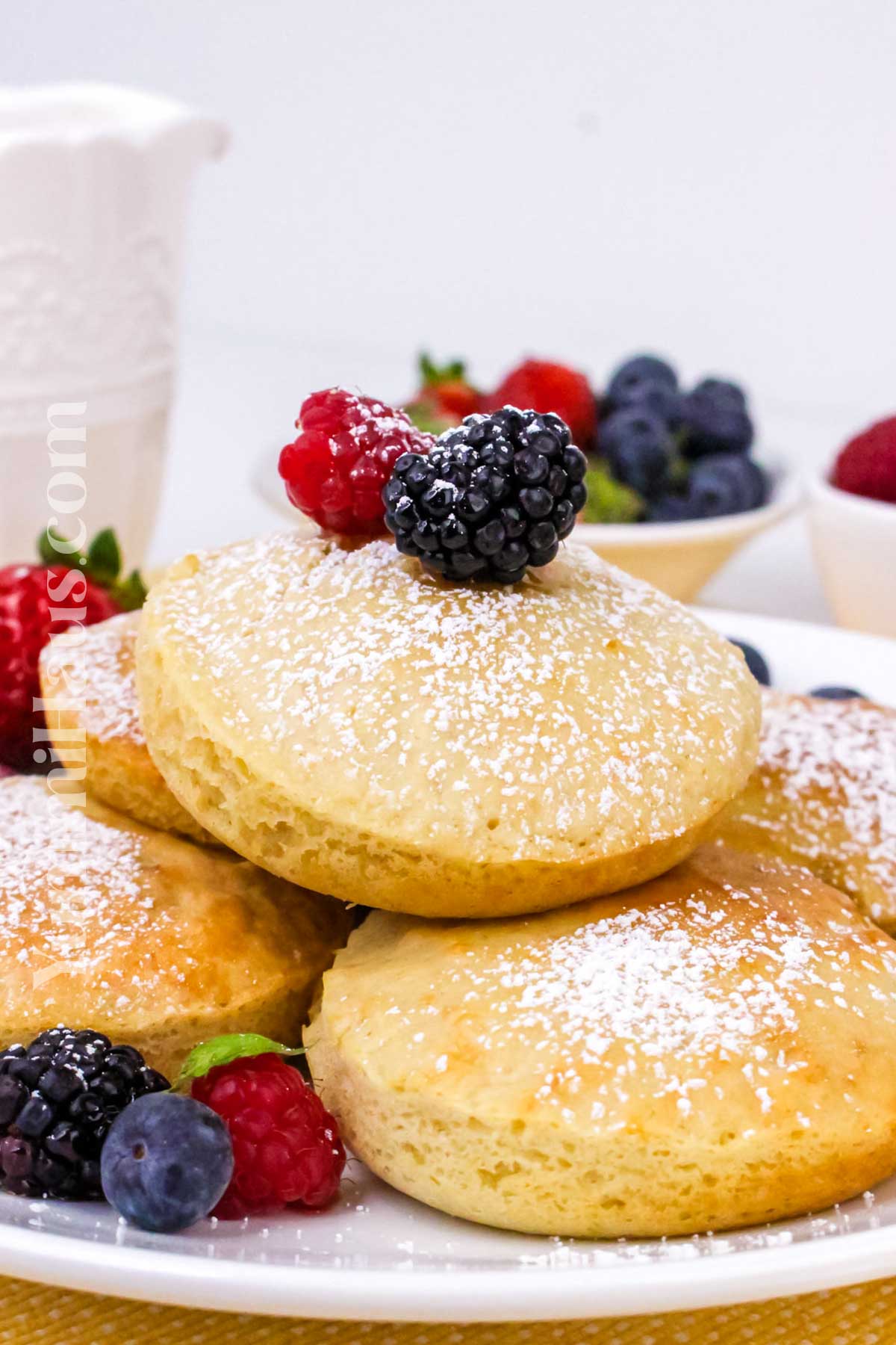 pancakes with berries