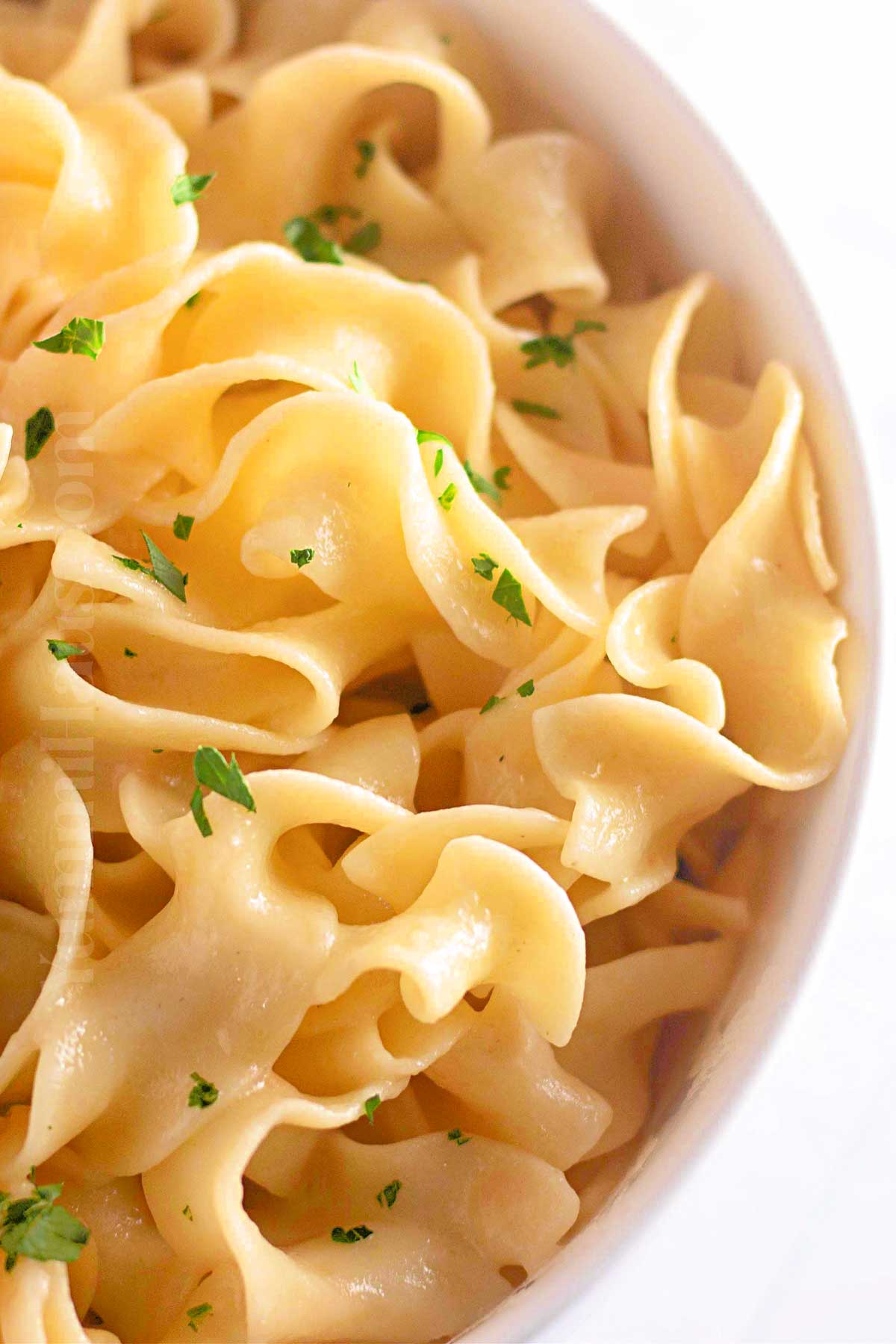 egg noodles with cheese and seasonings